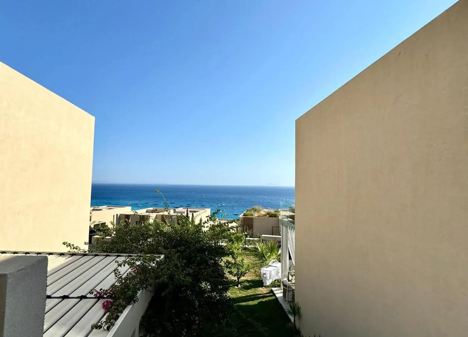 Aparthotel Bella Vista Green Coast Palase Himare