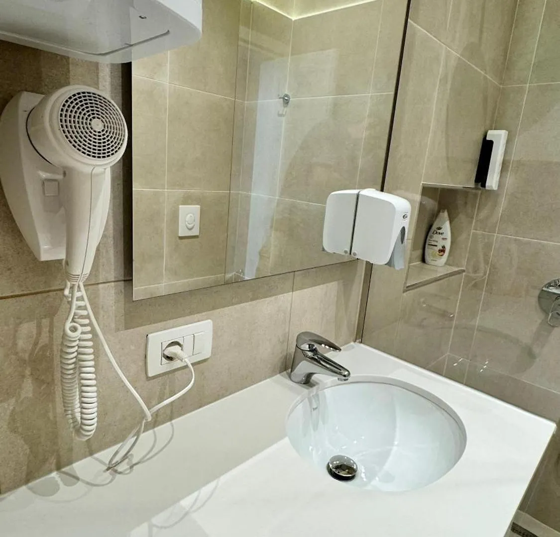Bella Vista Green Coast Palase Himare Aparthotel