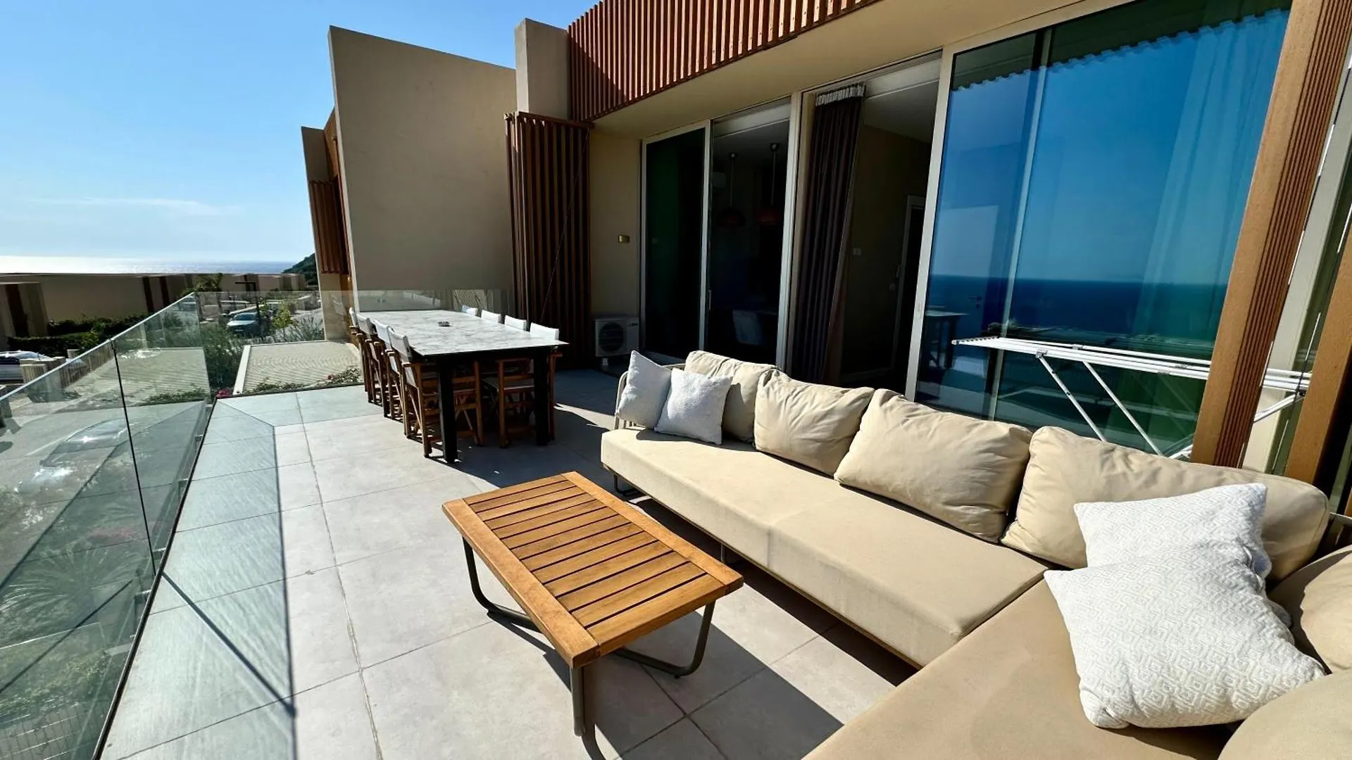Bella Vista Green Coast Palase Himare Aparthotel