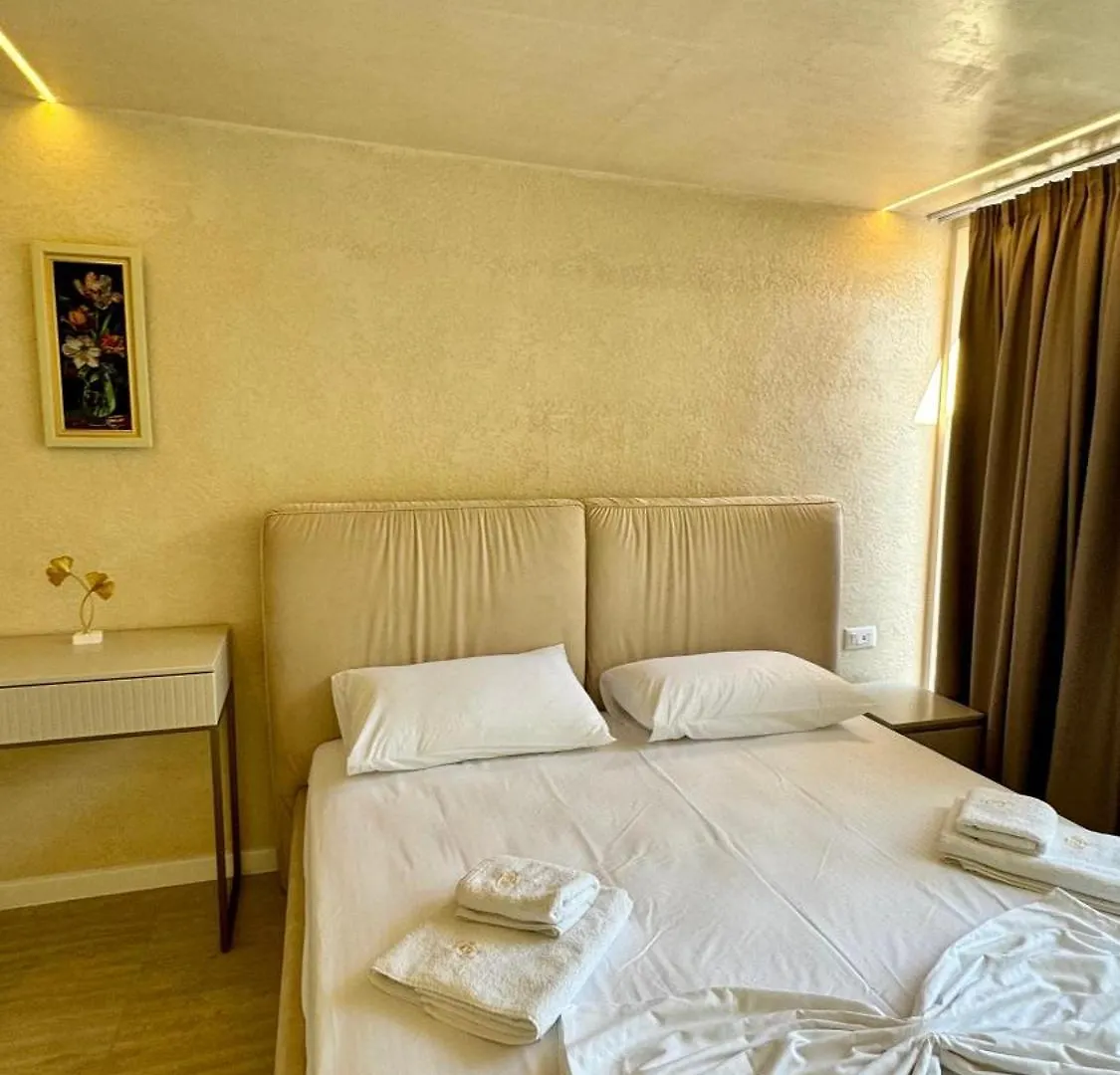 Bella Vista Green Coast Palase Himare Aparthotel