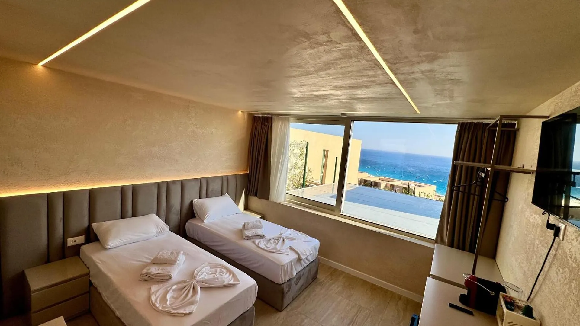 Bella Vista Green Coast Palase Himare